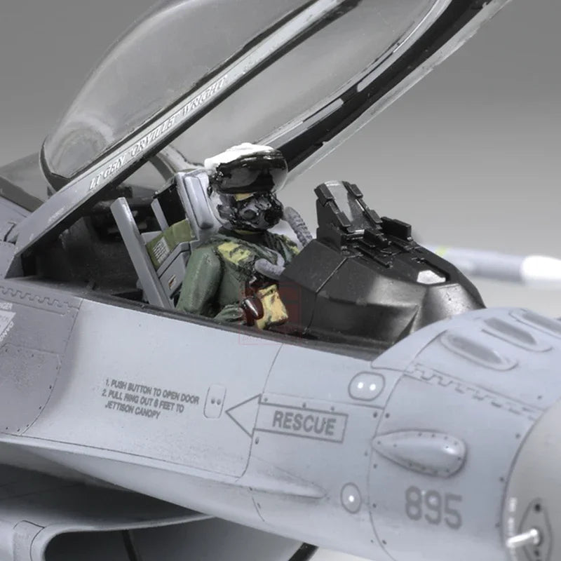 Maquette f 16-"F-16CJ"