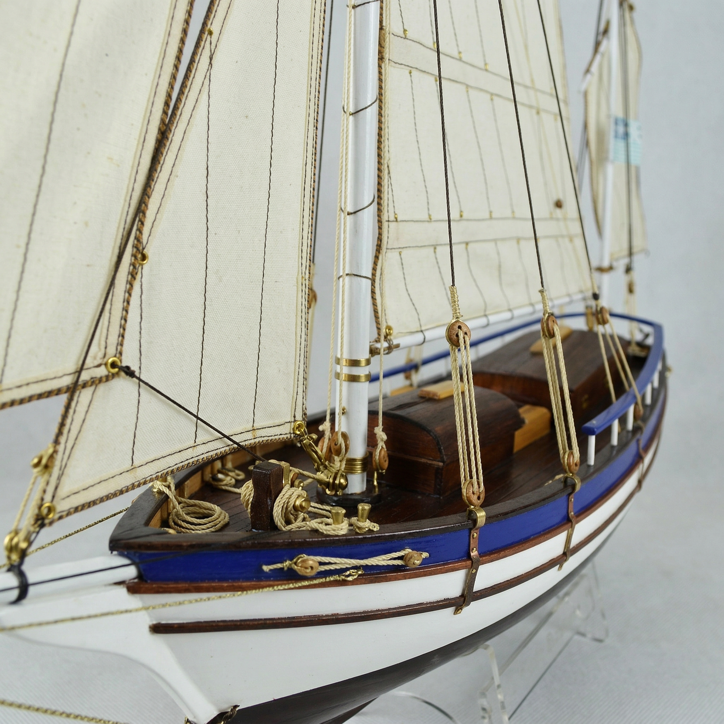 Maquette bateau en bois avec support-"The pickle"