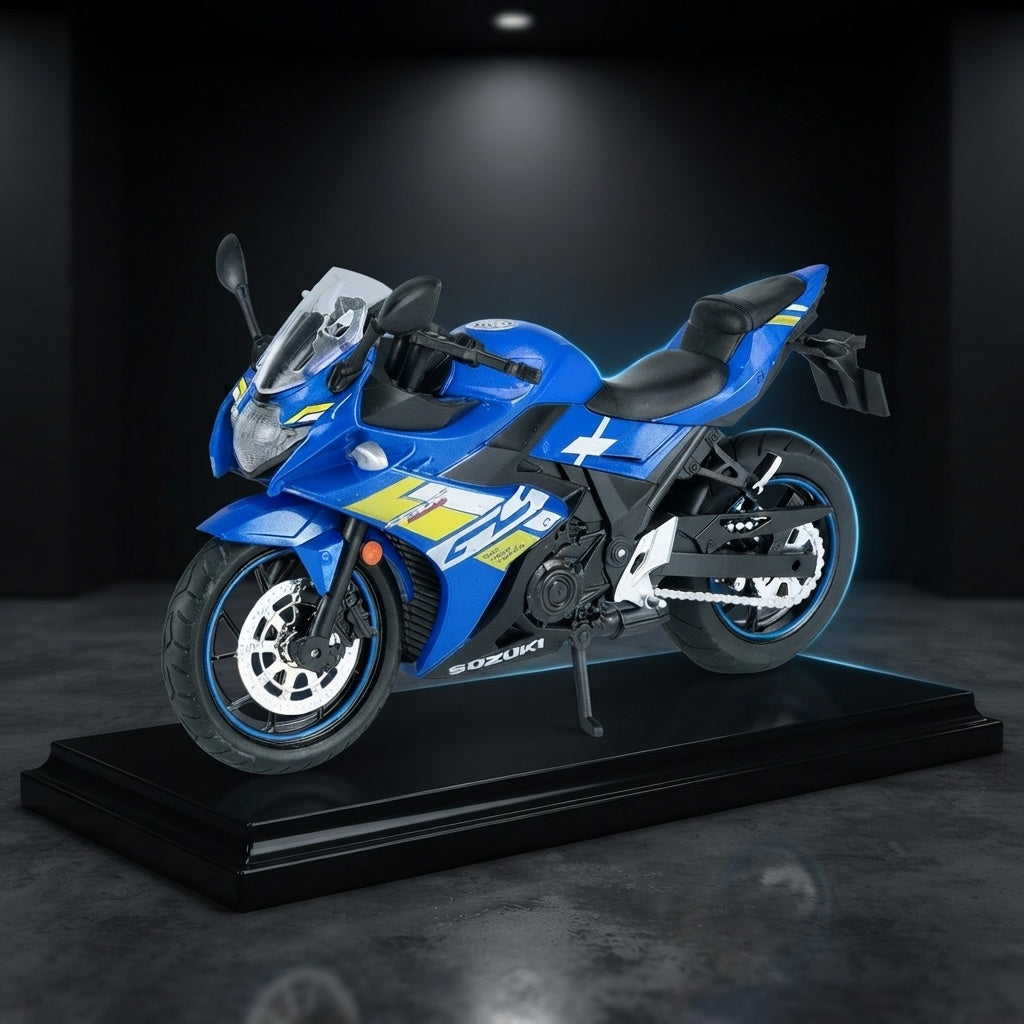 Maquette moto 1:12 Suzuki GSX250R exposée dans un showroom