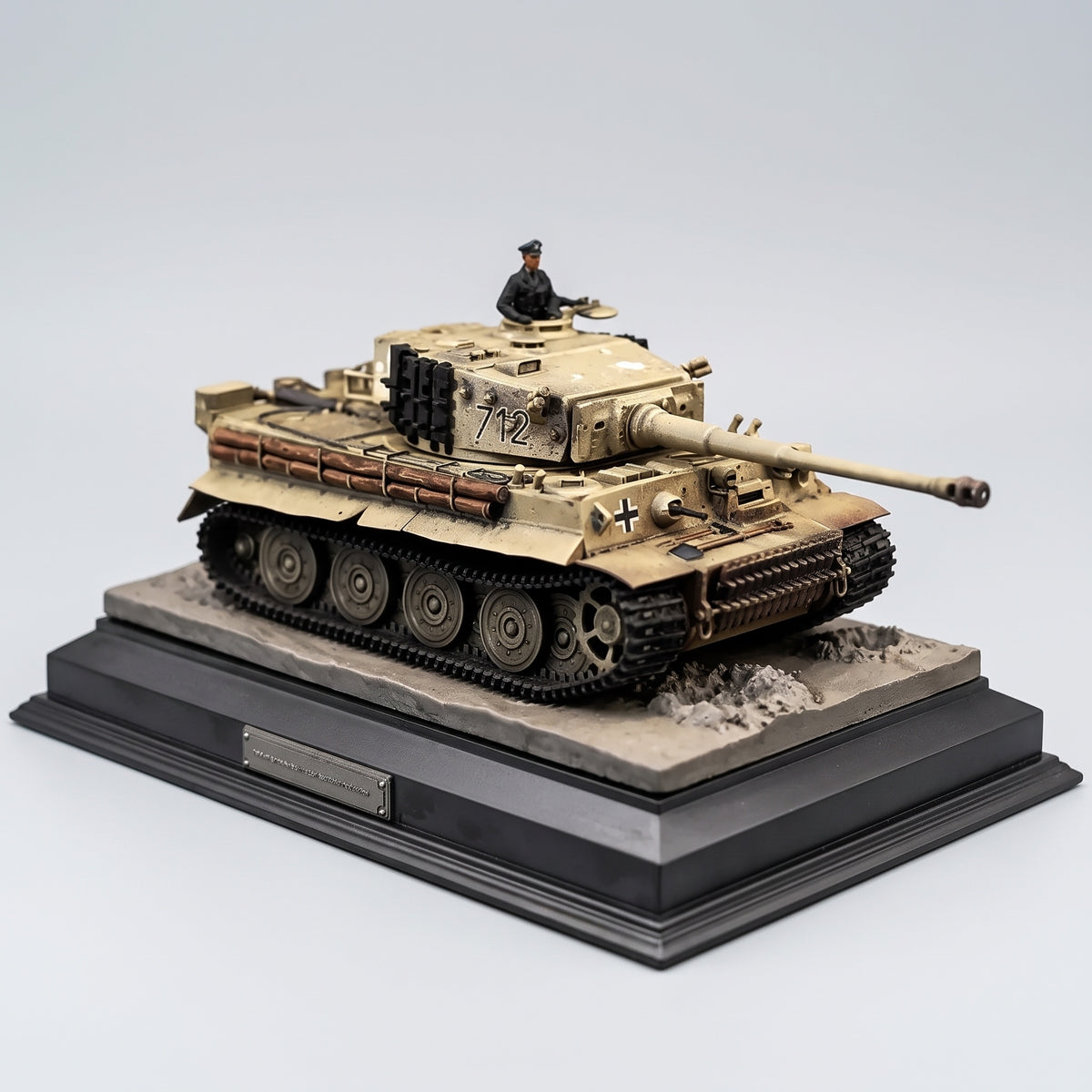 Maquette char Tigre Tiger I sur son socle d'exposition