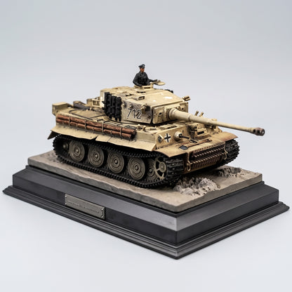 Maquette char Tigre Tiger I sur son socle d'exposition