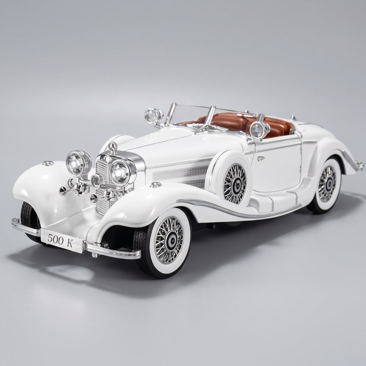 Maquette voiture ancienne Mercedes-Benz 500K blanche au 1:18