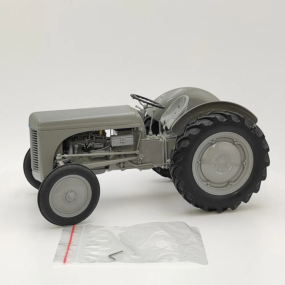 Maquette tracteur Ferguson TEA20 – photo 1