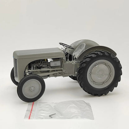 Maquette tracteur Ferguson TEA20 – photo 1