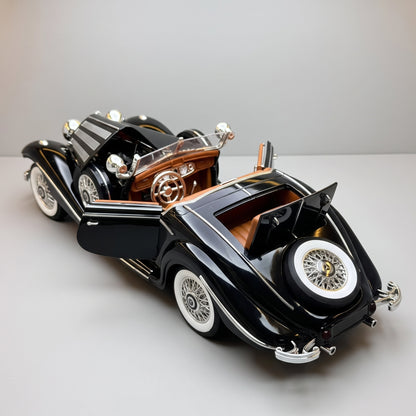 Maquette Mercedes-Benz 500K noire vue arrière avec sa roue de secours