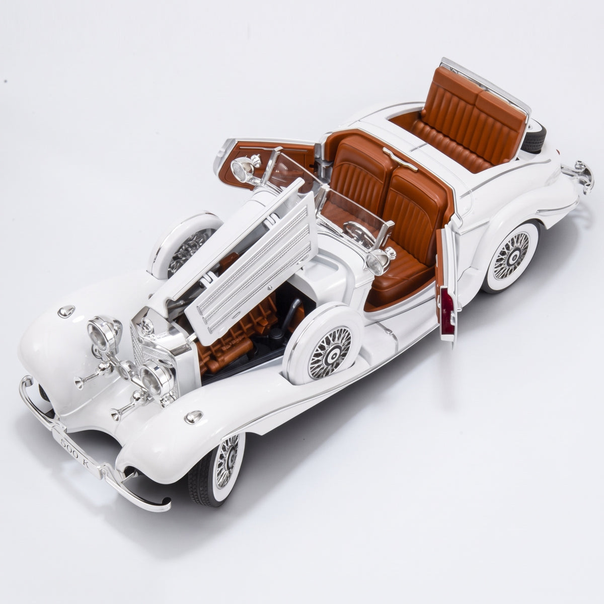 Maquette Mercedes-Benz 500K blanche avec capot et portes ouvrants