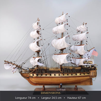 Dimensions de la maquette USS Constitution : 74 x 24,5 x 67 cm