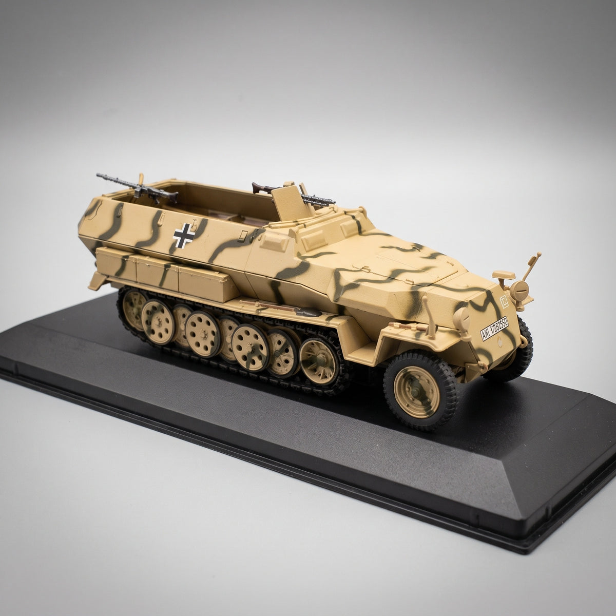 Maquette half-track Sd.Kfz. 251/1 au 1/43, vue de trois quarts arrière