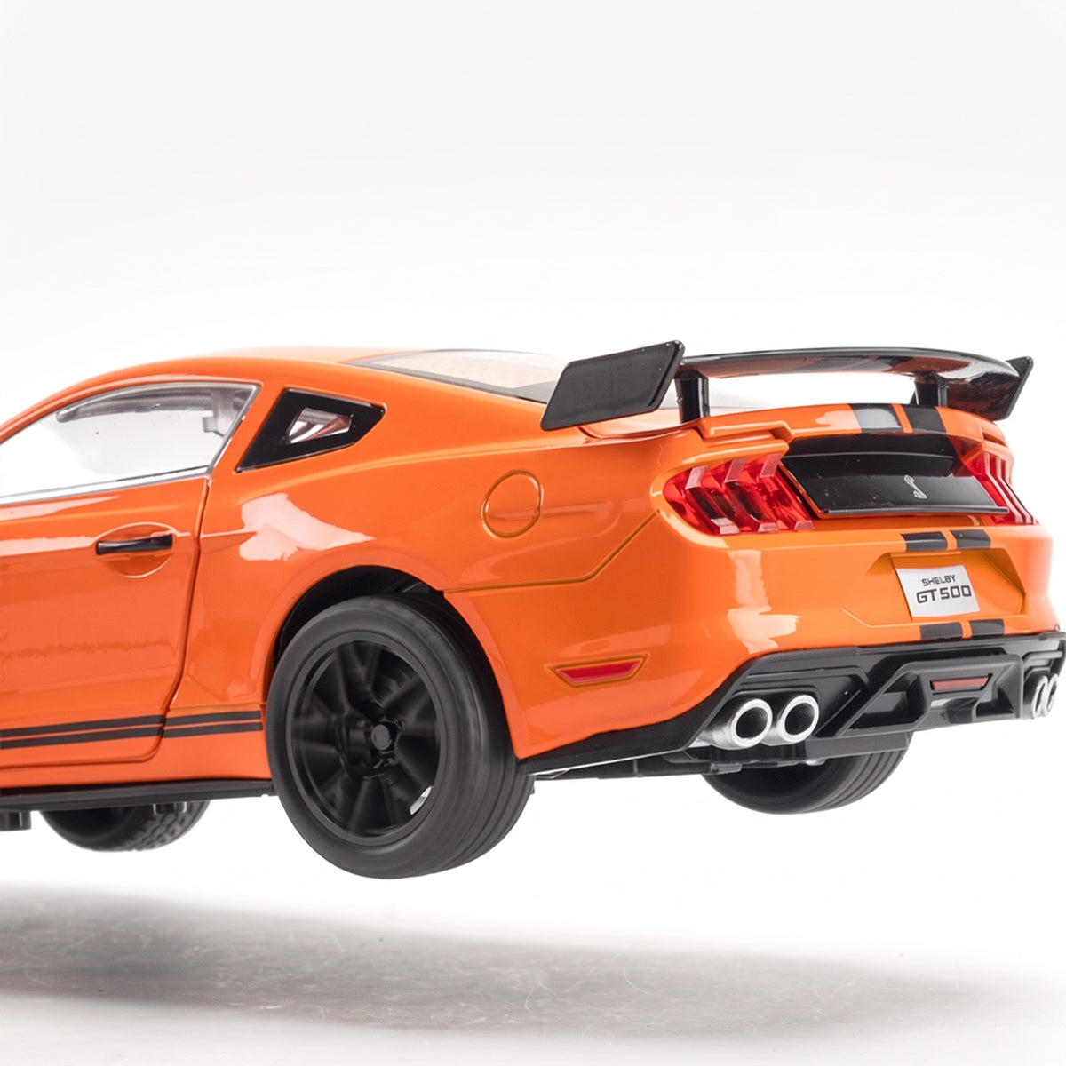 Maquette Mustang Shelby GT500 orange vue arrière avec son aileron