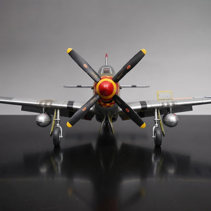Maquette P-51D Mustang vue de face avec son hélice quadripale