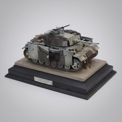 Maquette Panzer IV sur fond studio
