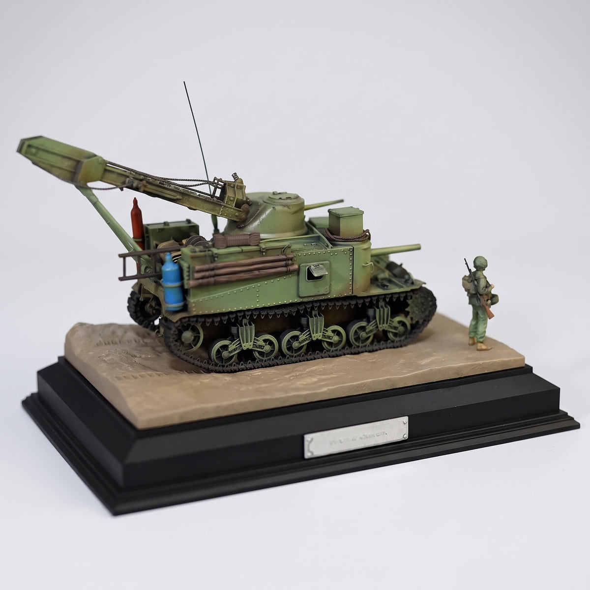 Maquette M32 Sherman sur fond studio