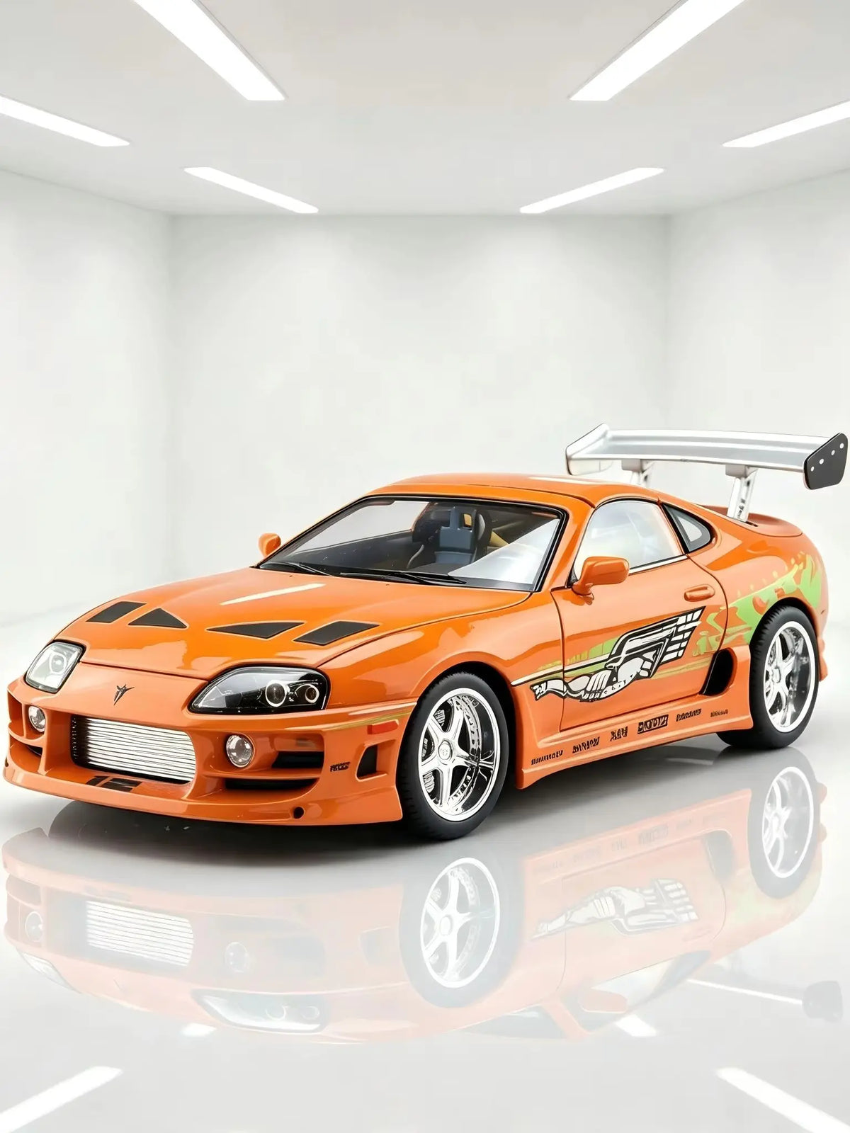 Maquette Toyota Supra MK4 orange en showroom