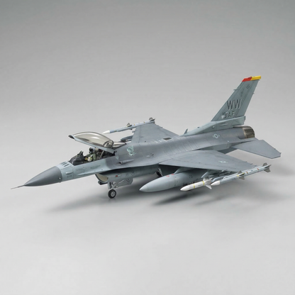 Maquette falcon-"F16CJ Falcon"