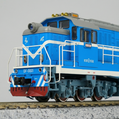 Maquette de locomotive-"DF7 Diesel"