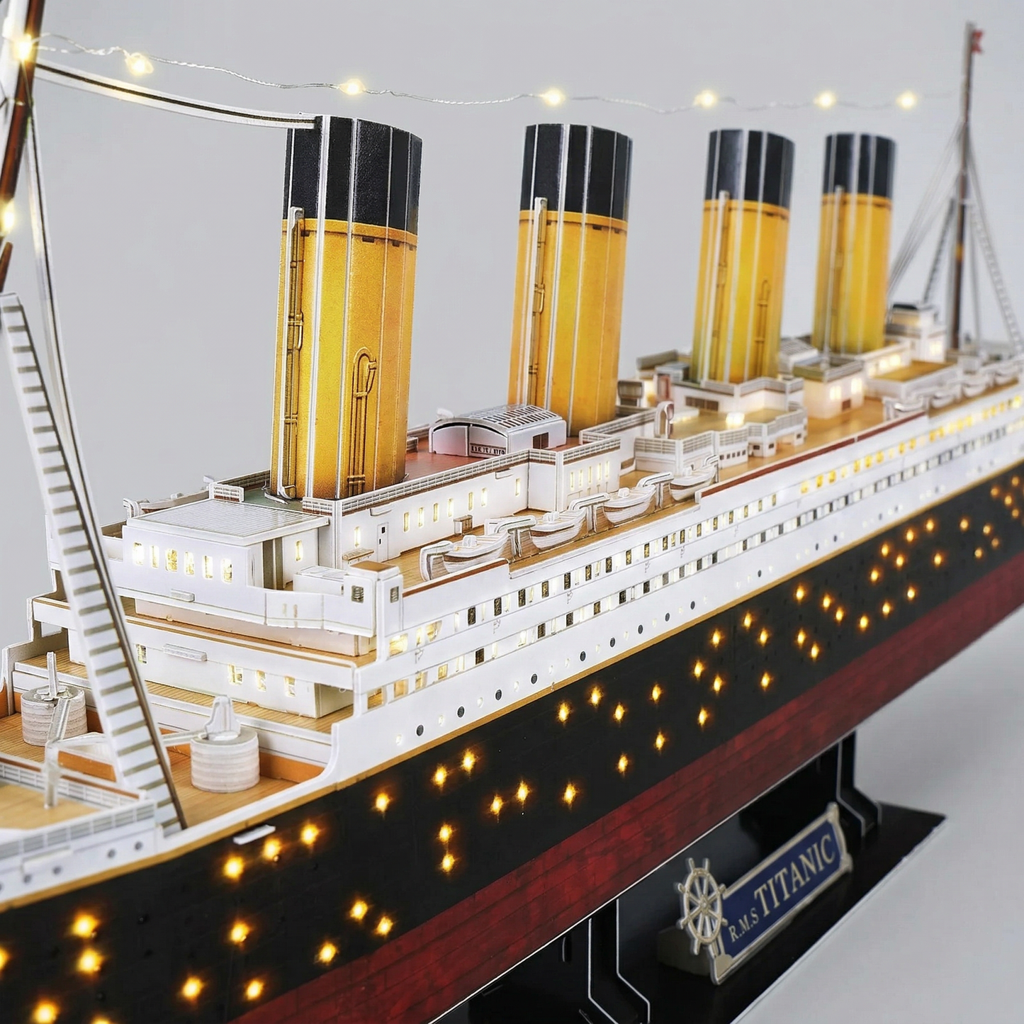 Maquette titanic a LED-"The Titanic"