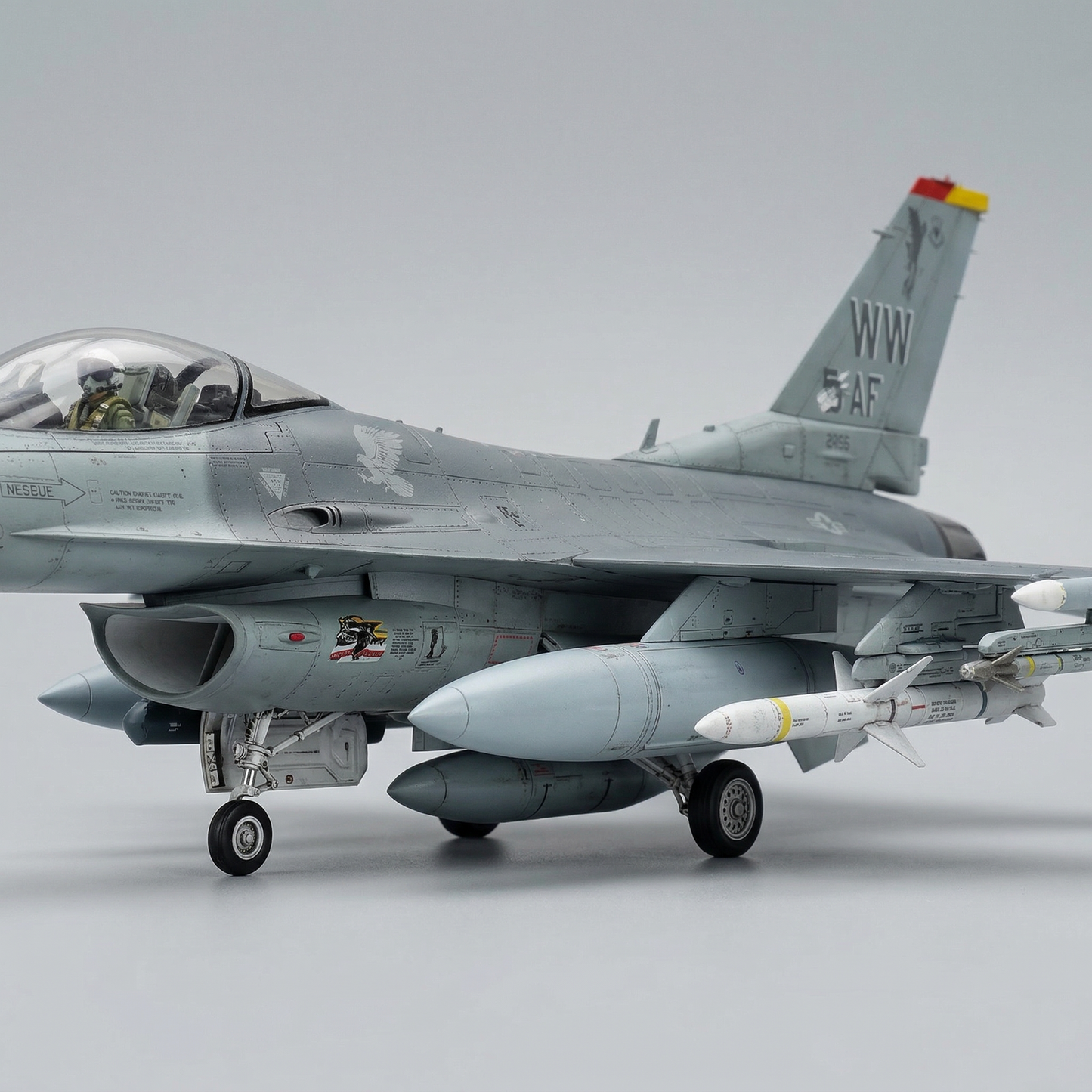 Maquette f 16-"F-16CJ"