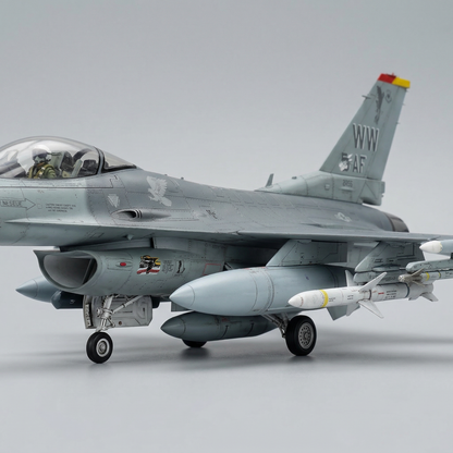 Maquette f 16-"F-16CJ"