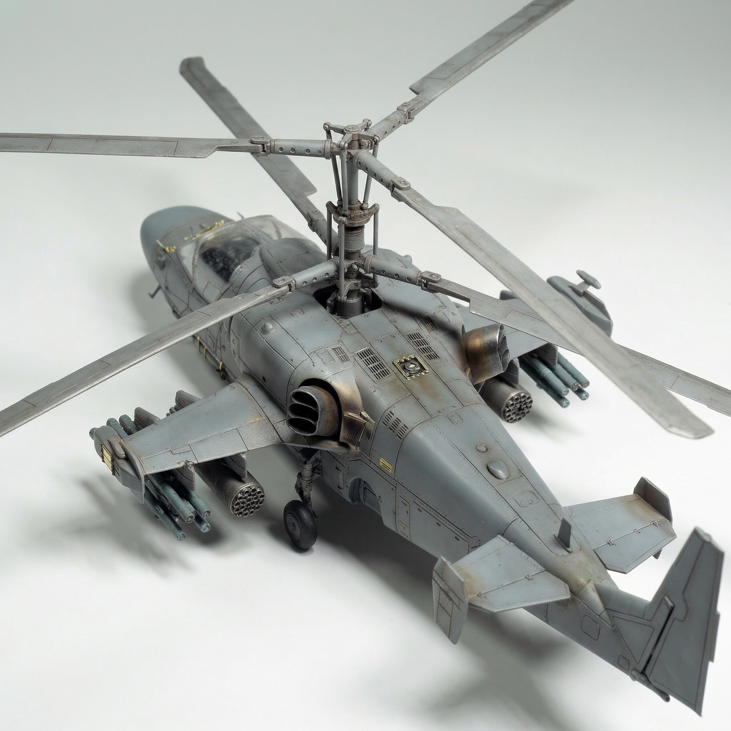 Maquette hélicoptère de combat-"KA-52"