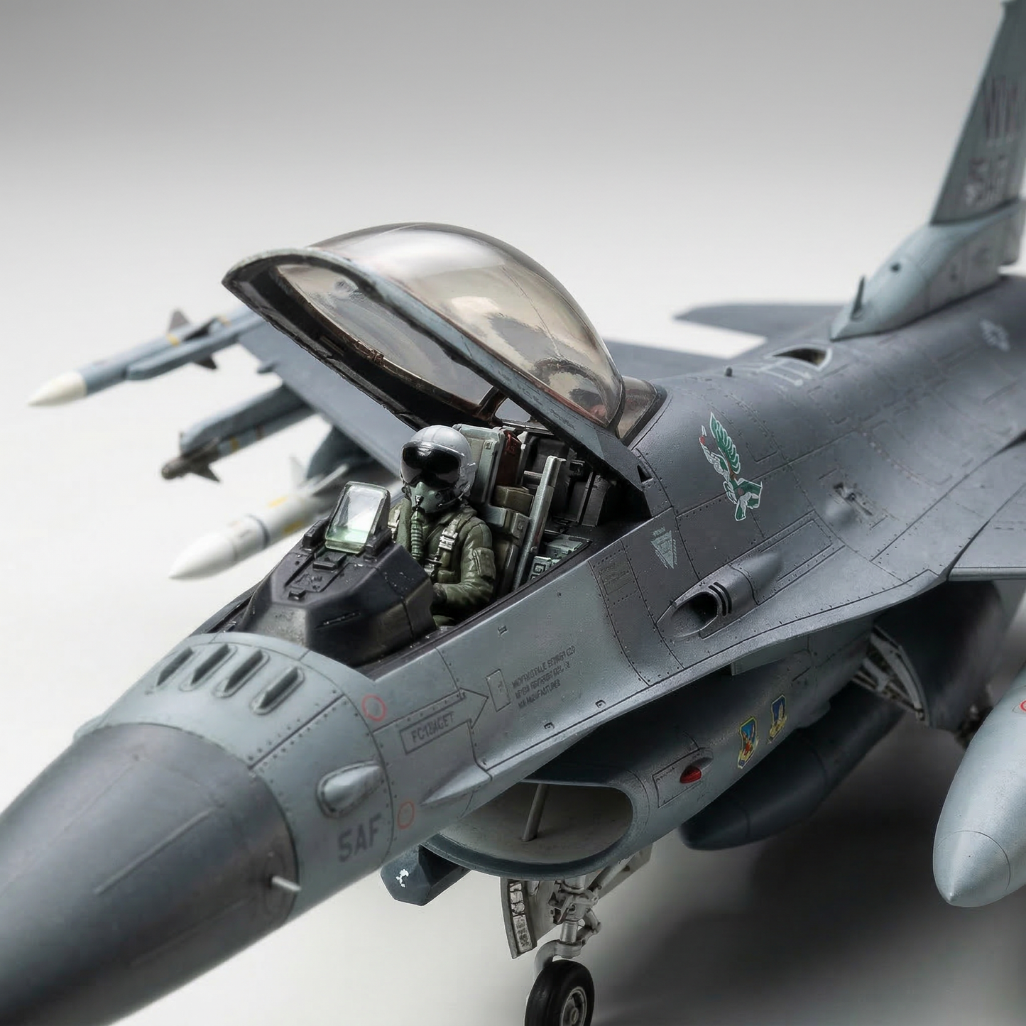Maquette falcon-"F16CJ Falcon"