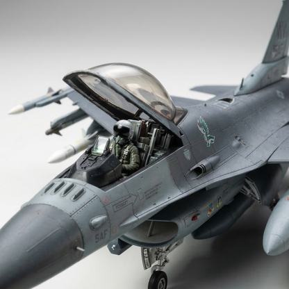 Maquette falcon-"F16CJ Falcon"